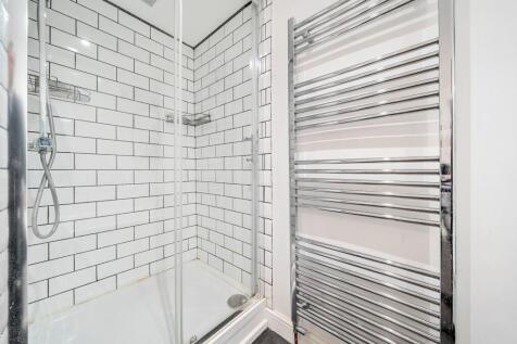 Bathroom W.C (2)