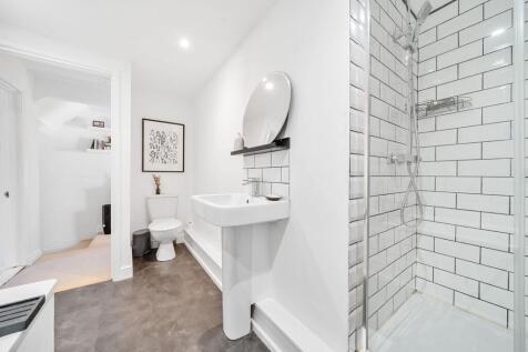 Bathroom W.C (3)