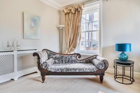 Living Room (3)