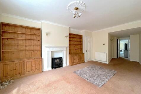 Living Room/Dining Room (2)