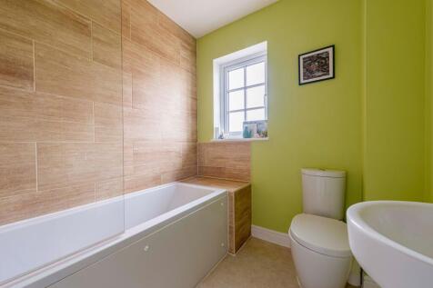 Bathroom W.C (1)