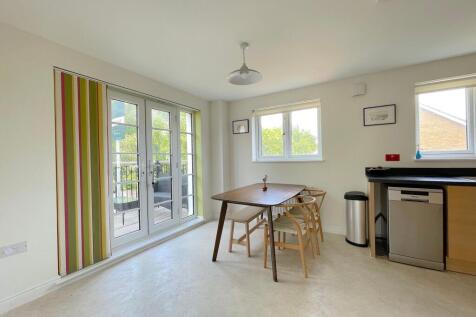 Kitchen/Dining Room (2)