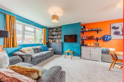 Living Room/Dining Room (2)