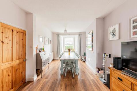 Living Room (2)