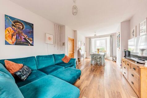 Living Room (3)