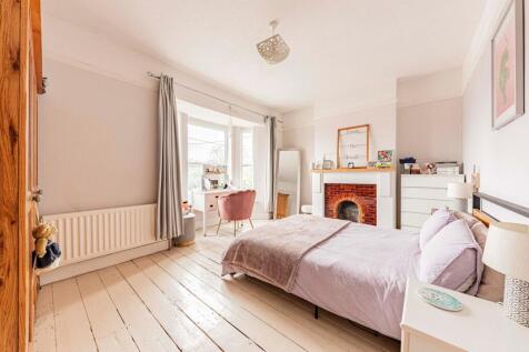 Bedoom One (1)