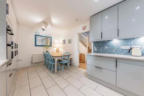 Kitchen/Dining Room (3)