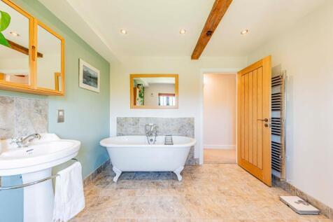 Family Bathroom (2)
