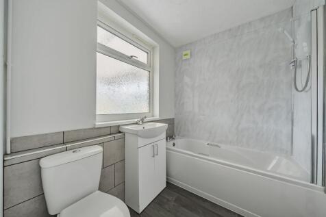 Bathroom W.C (1)
