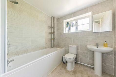 Bathroom W.C (1)