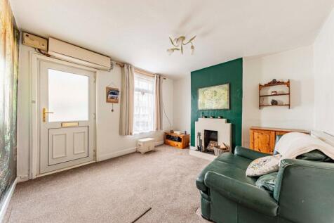 Living Room (2)
