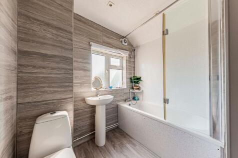 Bathroom W.C (1)