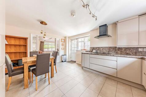 Kitchen/Dining Room (3)