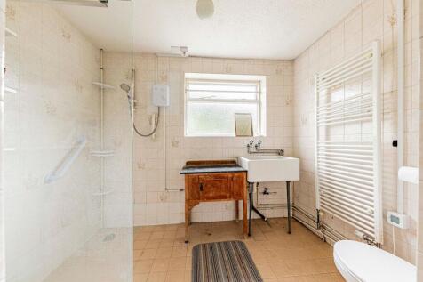 Shower W.C (1)
