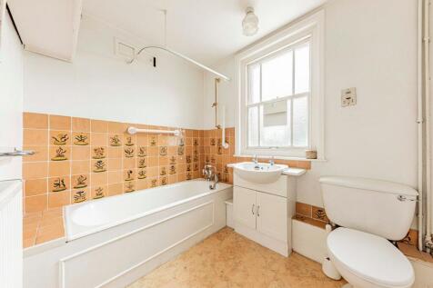 Bathroom W.C (1)