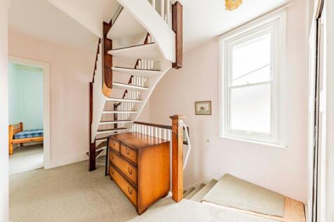 Suairs to second Floor