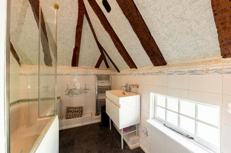 Bathroom W.C (1)