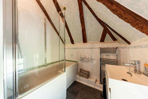 Bathroom W.C (2)