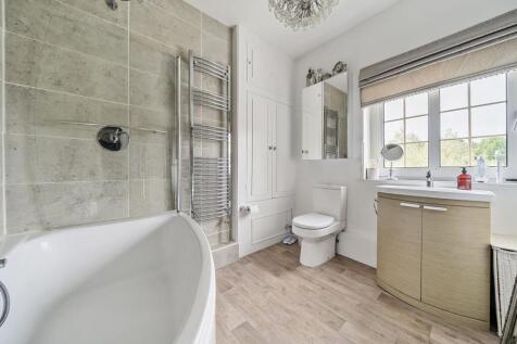 Bathroom W.C (1)