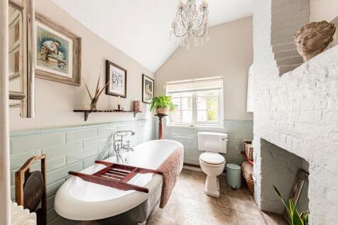 Bathroom W.C (1)
