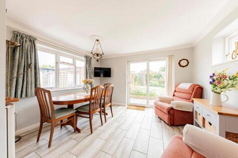 KItchen/Dining Room (2)