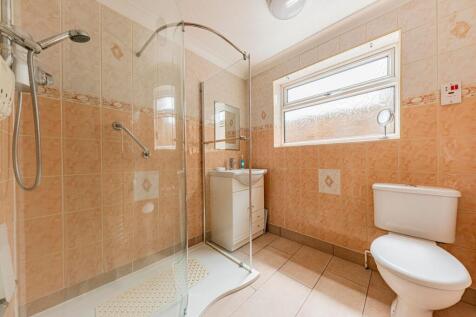 Bathroom W.C (1)