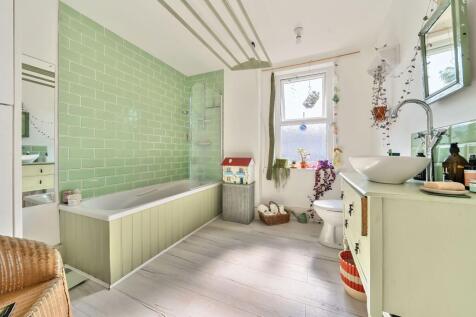 Bathroom W.C (1)