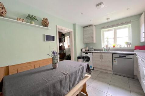 Kitchen/Dining Room (2)