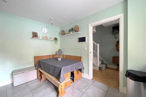 Kitchen/Dining Room (3)
