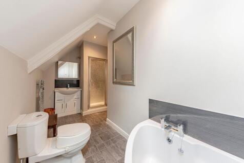 Bathroom W.C (1)