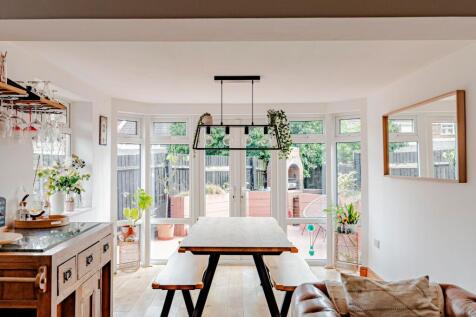 Living Room/Dining Room (2)