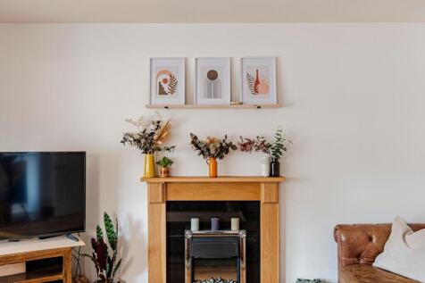 Living Room/Dining Room (5)