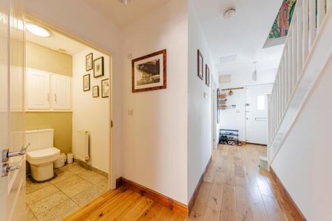 Downstairs W/C (1)