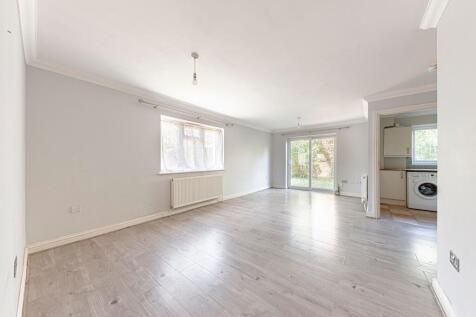 Living Room/Dining Room (2)
