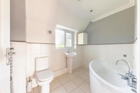 Bathroom W.C (1)
