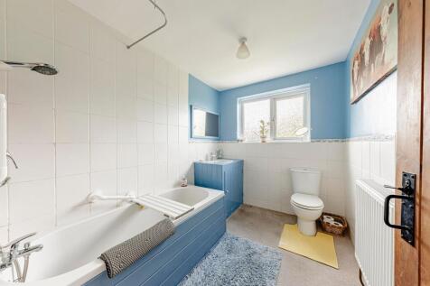 Bathroom W.C (1)