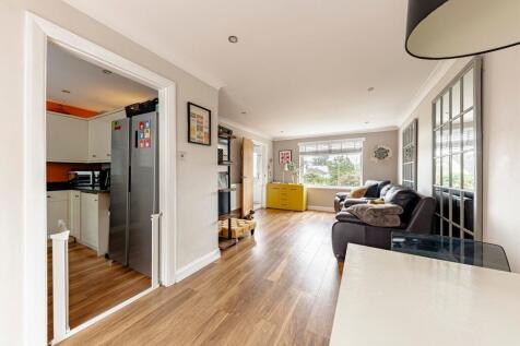 Living Room/Dining Room (2)