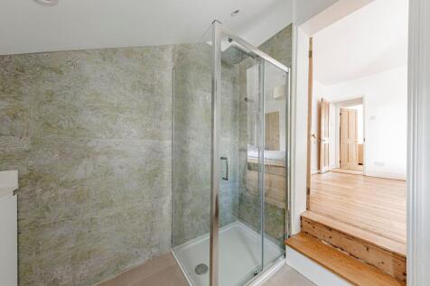 Ensuite Shower W.C (2)