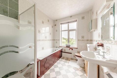 Bathroom W.C (1)