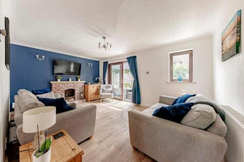 Living Room (2)