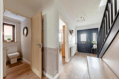 Cloak Room W.C (1)