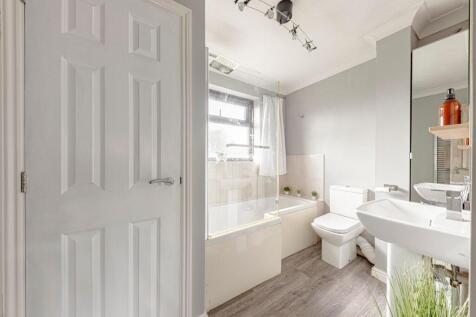 Bathroom W.C (1)