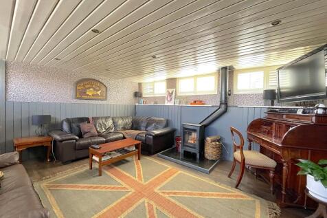 Saloon (2)