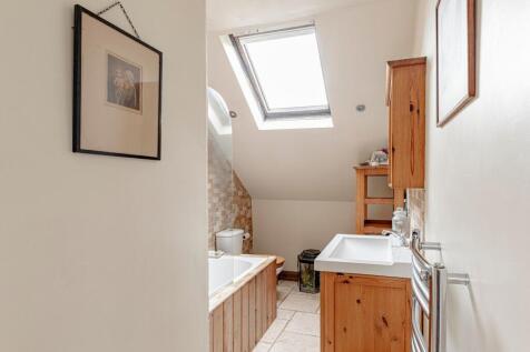 Bathroom W.C (1)