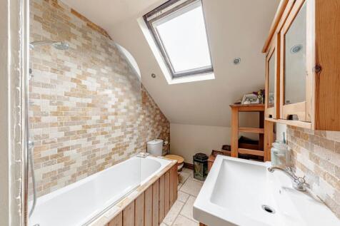 Bathroom W.C (1)