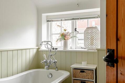 Bathroom W.C (2)