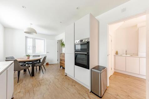 Kitchen/Dining Room (5)