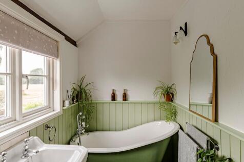 Bathroom W.C (1)