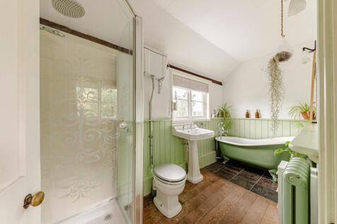 Bathroom W.C (3)