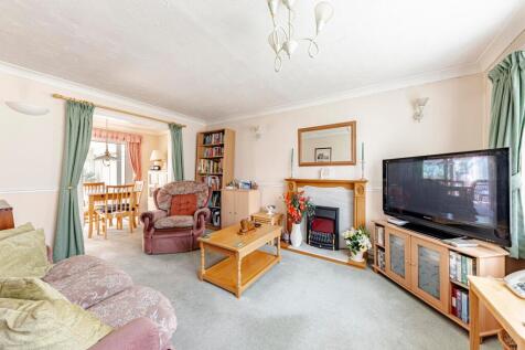 Living Room (2)
